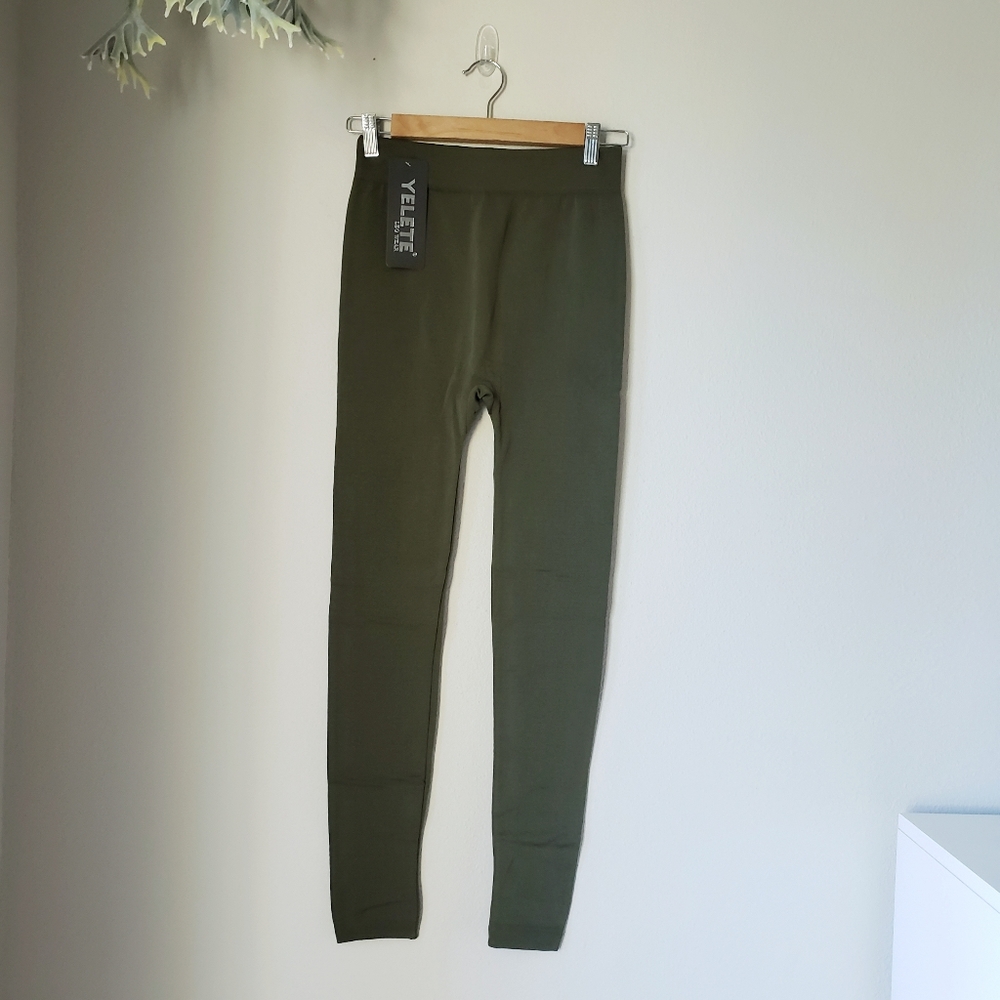 ❗SOLD OUT❗High Rise Fleece Lined Leggings - Picture 3 of 10